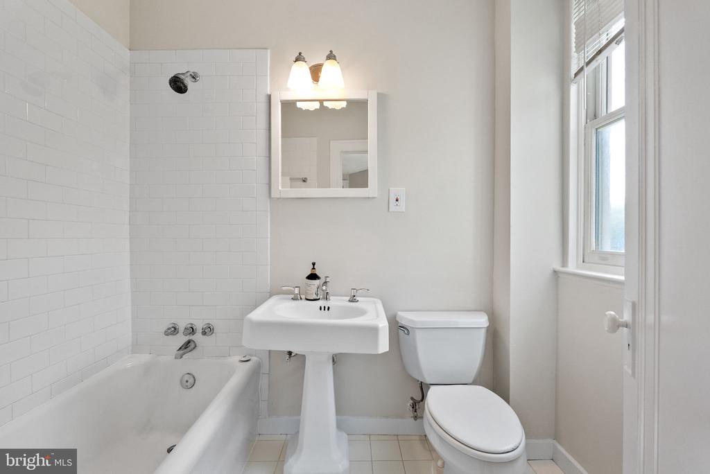 2456 20TH STREET NW Unit: 109