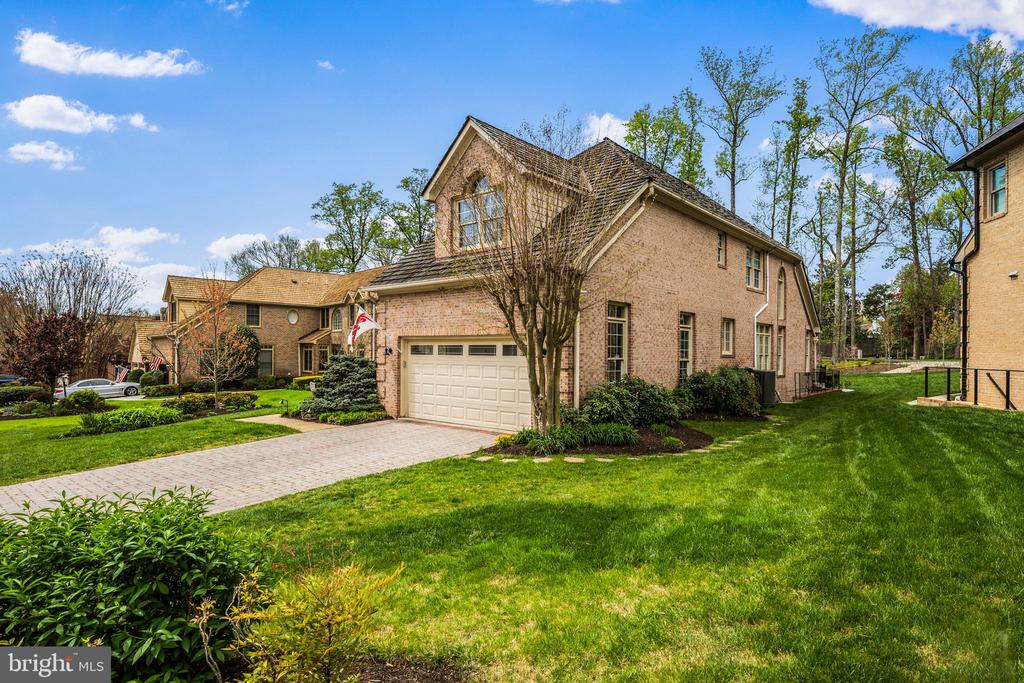 250 S RIVER LANDING ROAD