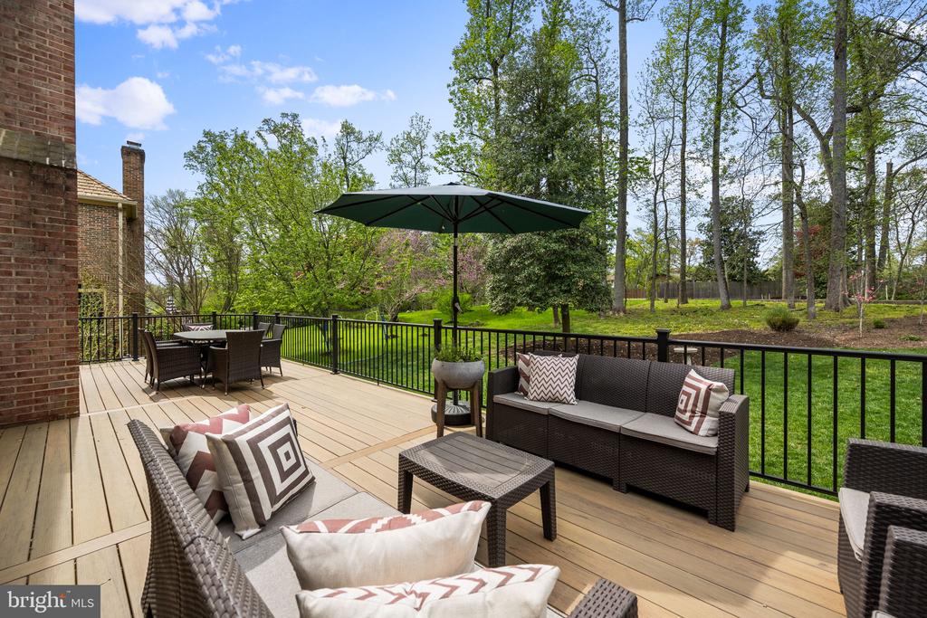 250 S RIVER LANDING ROAD