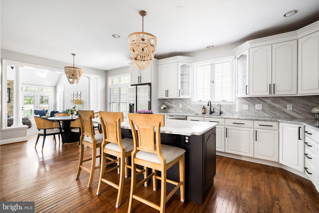 250 S RIVER LANDING ROAD