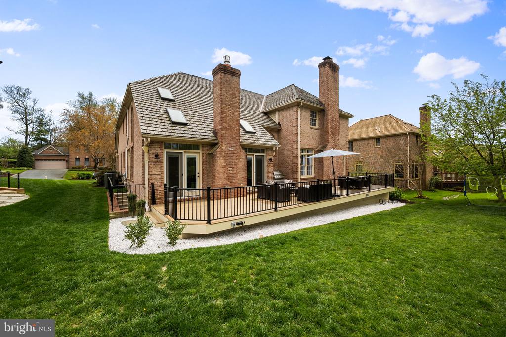 250 S RIVER LANDING ROAD
