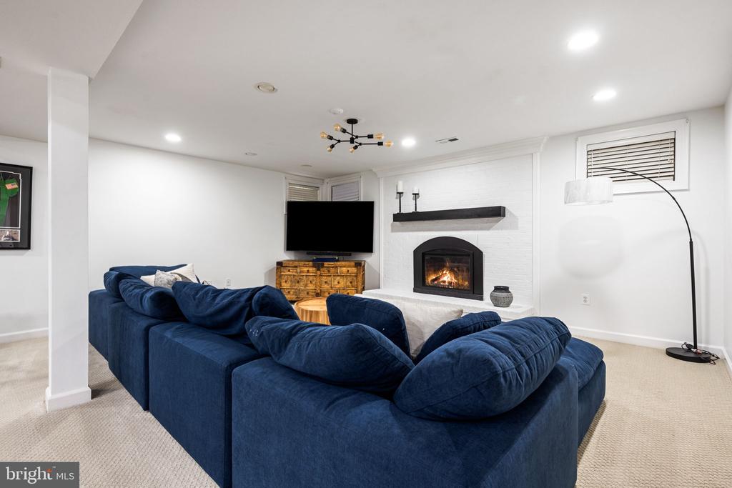 250 S RIVER LANDING ROAD