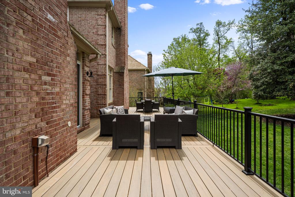 250 S RIVER LANDING ROAD