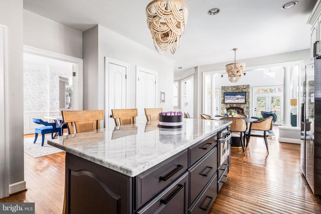 250 S RIVER LANDING ROAD