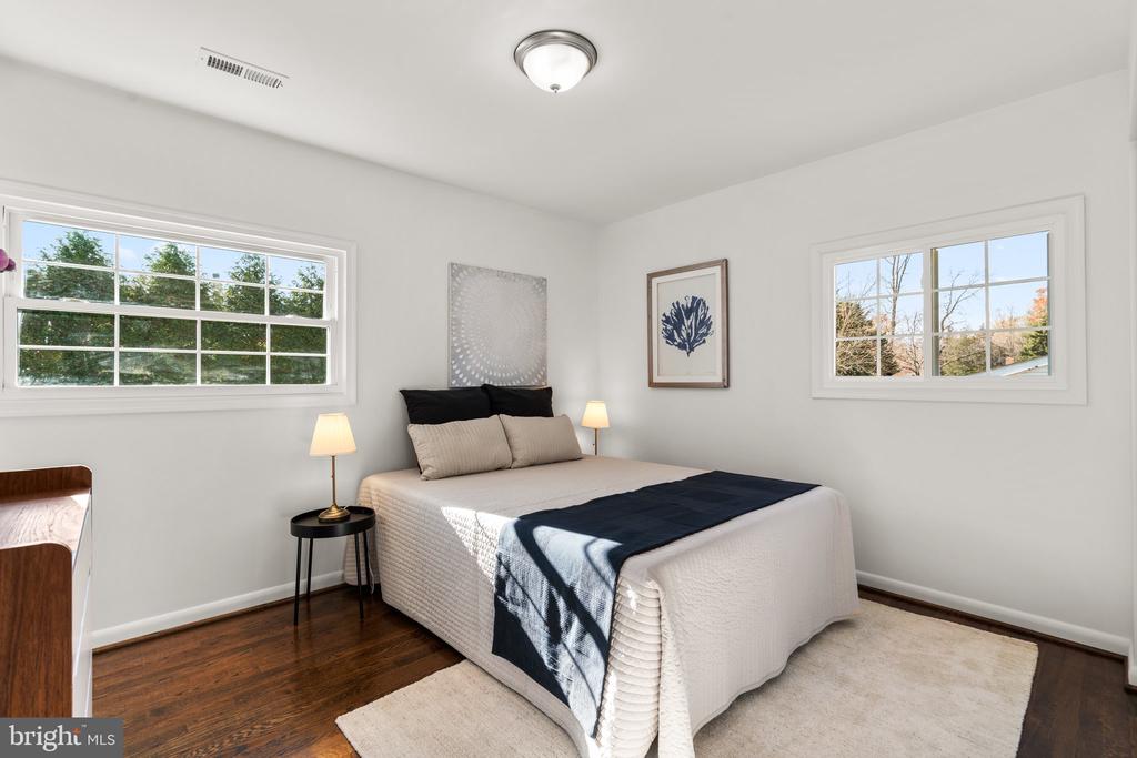 989 SAINT MARGARETS DRIVE