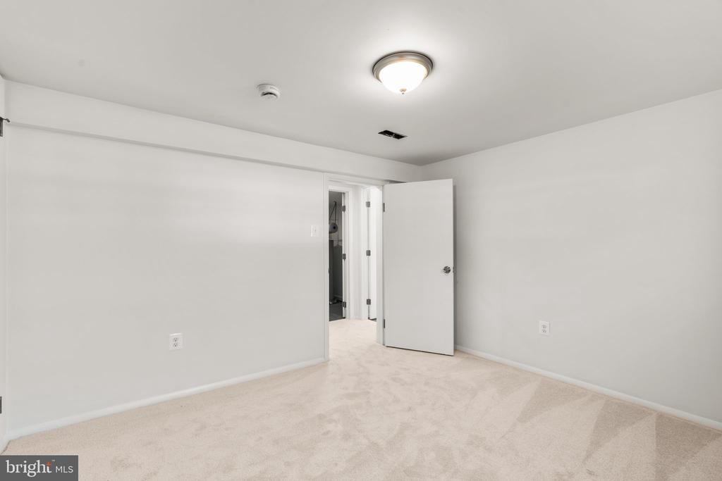 989 SAINT MARGARETS DRIVE