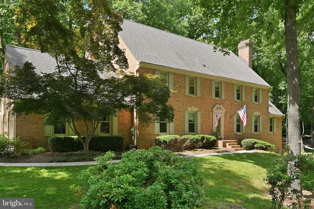 26 BELLEVIEW DRIVE