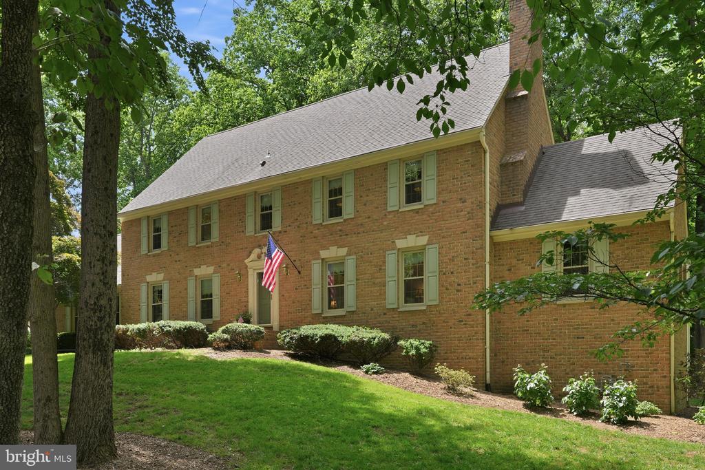 26 BELLEVIEW DRIVE