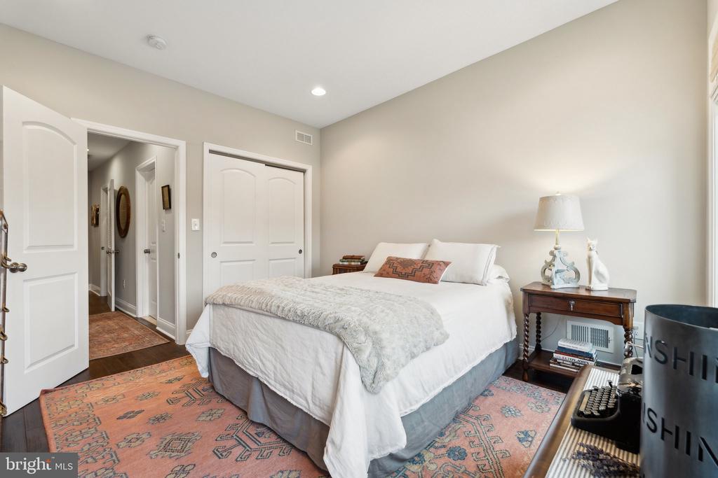 2905 FAIT AVENUE
