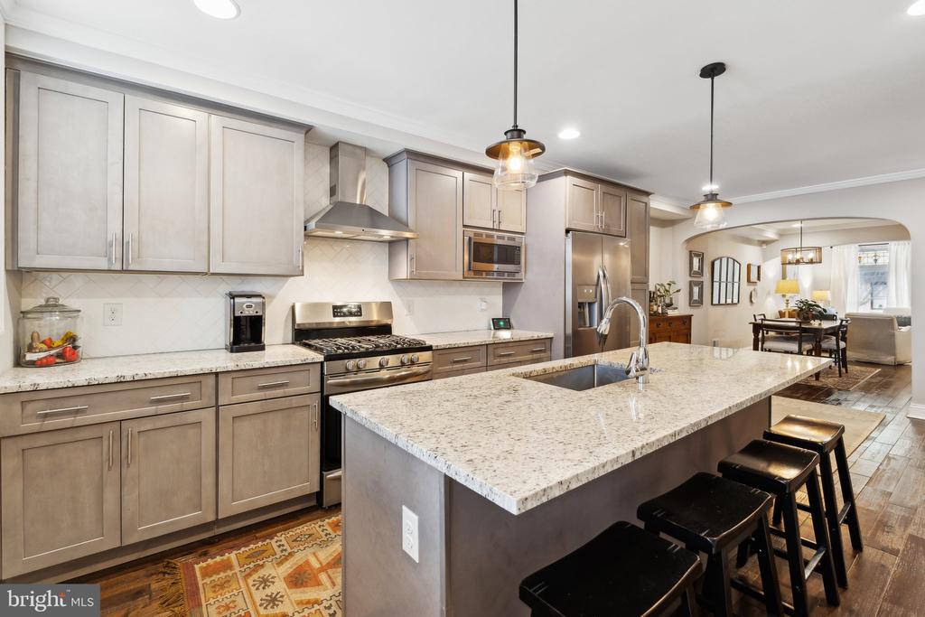 2905 FAIT AVENUE