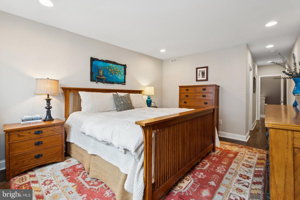 2905 FAIT AVENUE