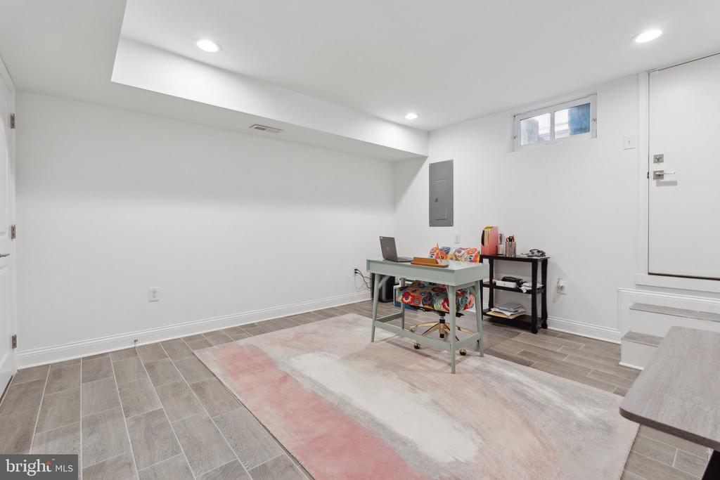 3922 FOSTER AVENUE