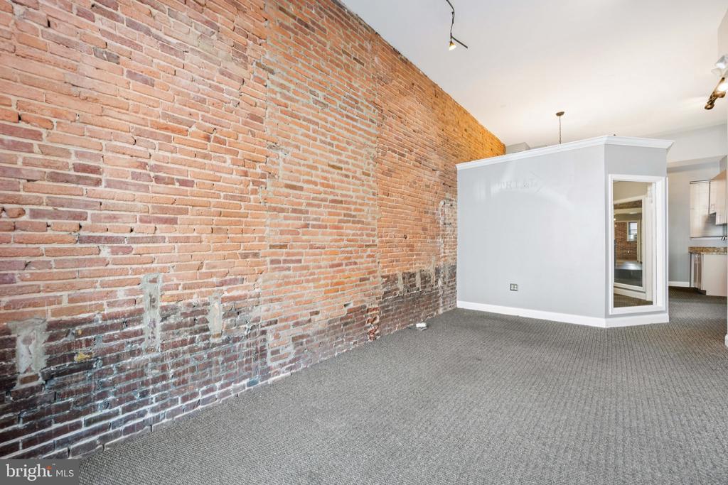 1412 LIGHT STREET Unit: 1