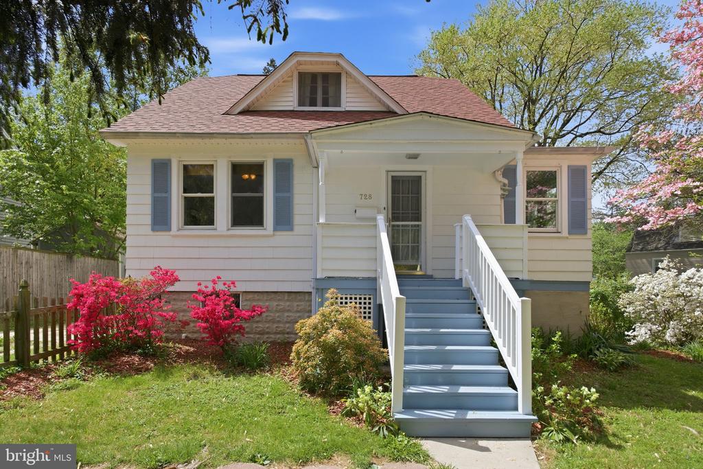 728 HIGHWOOD DRIVE