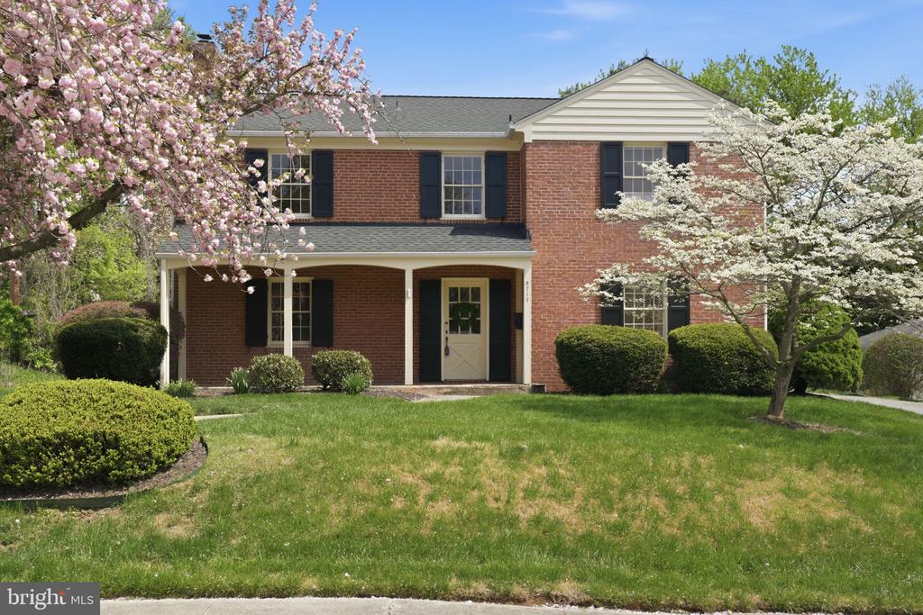 5717 CHARLESTOWNE DRIVE