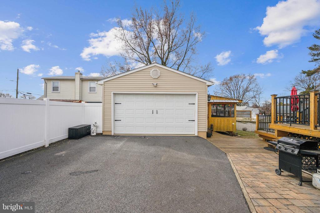 8223 BEAR CREEK DRIVE