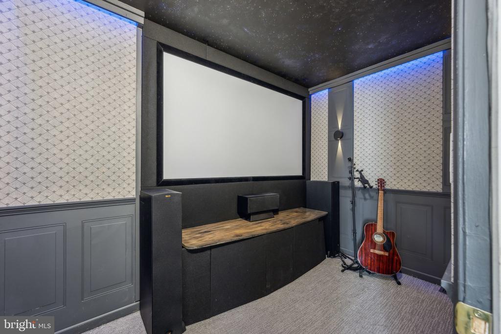 8223 BEAR CREEK DRIVE
