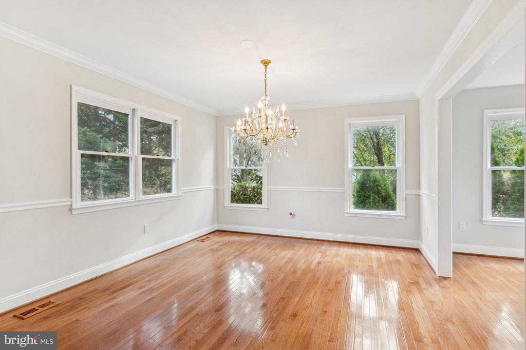 3649 EPPING FOREST WAY