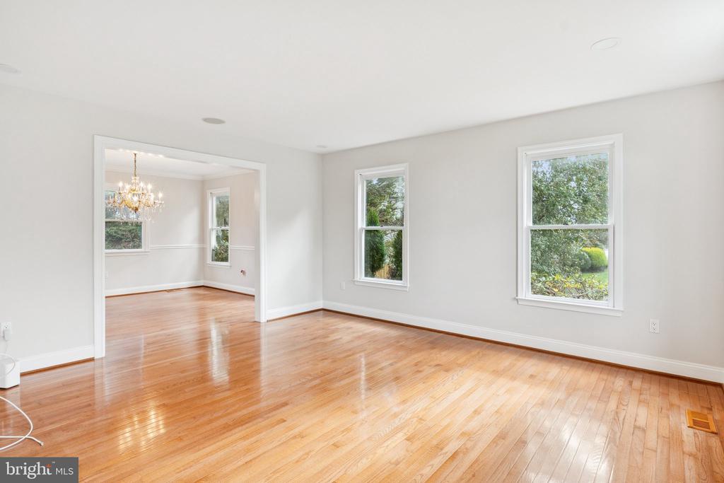 3649 EPPING FOREST WAY