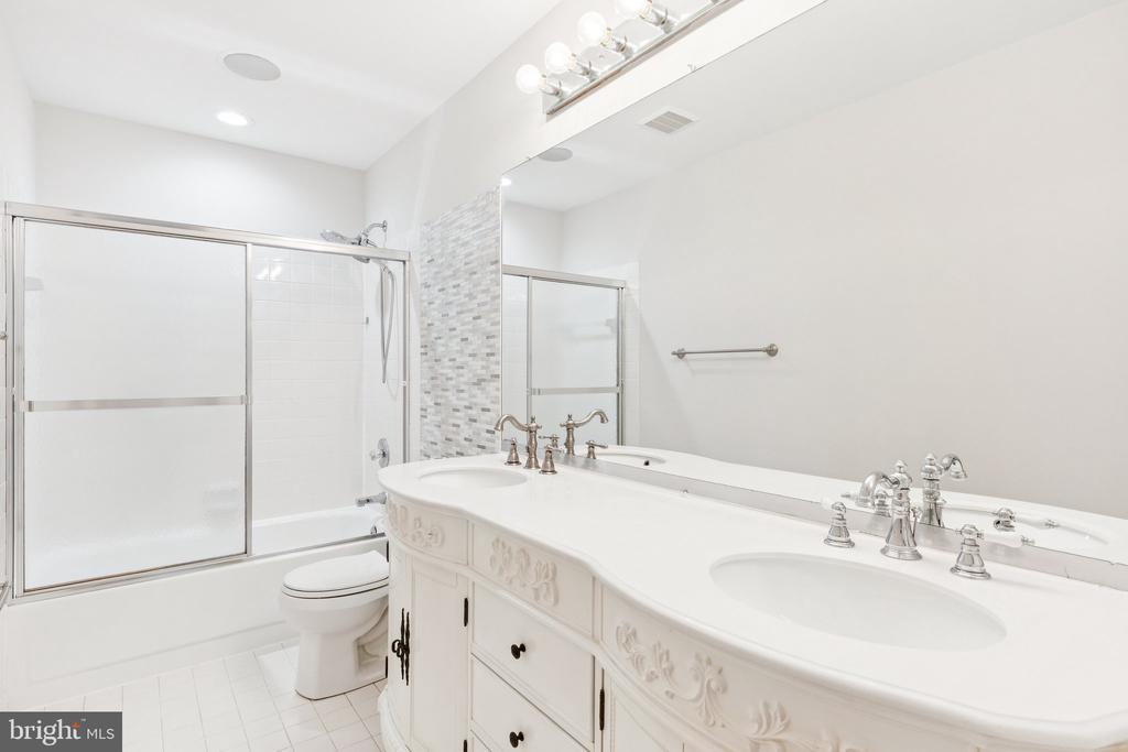 3649 EPPING FOREST WAY