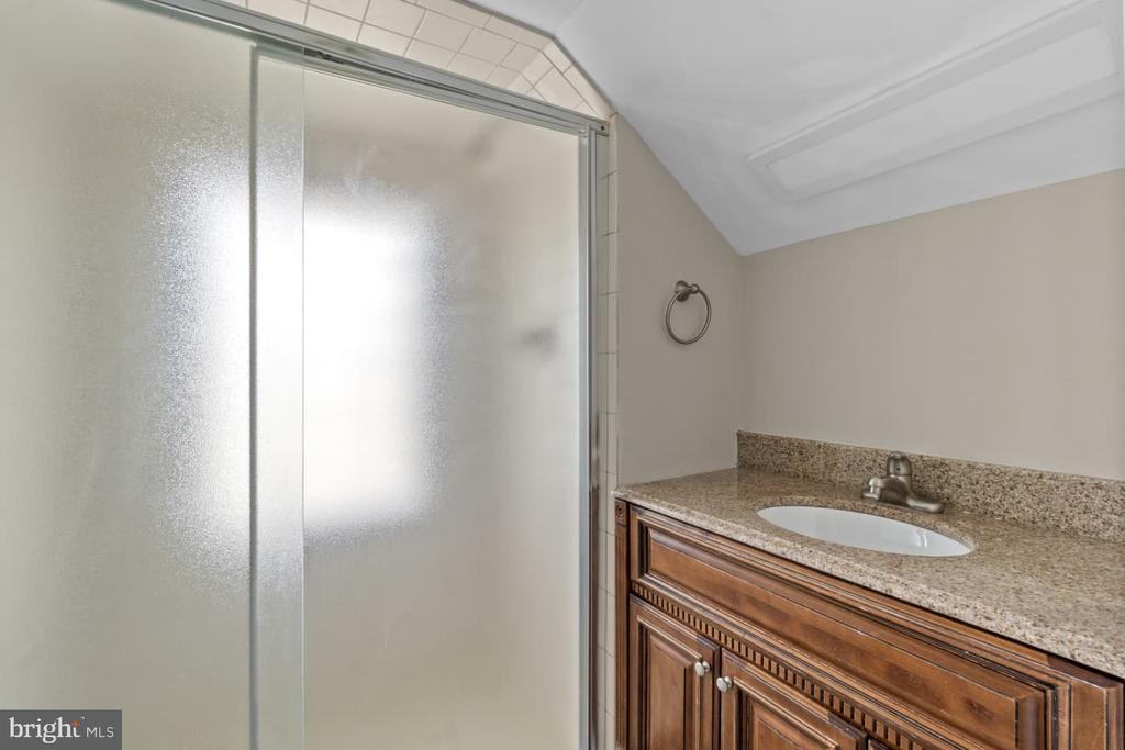 2528 WENDOVER ROAD Unit: B