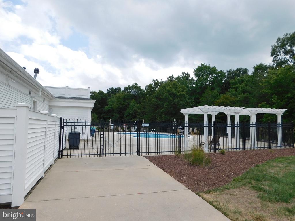 3215 SHADOW PARK LANE