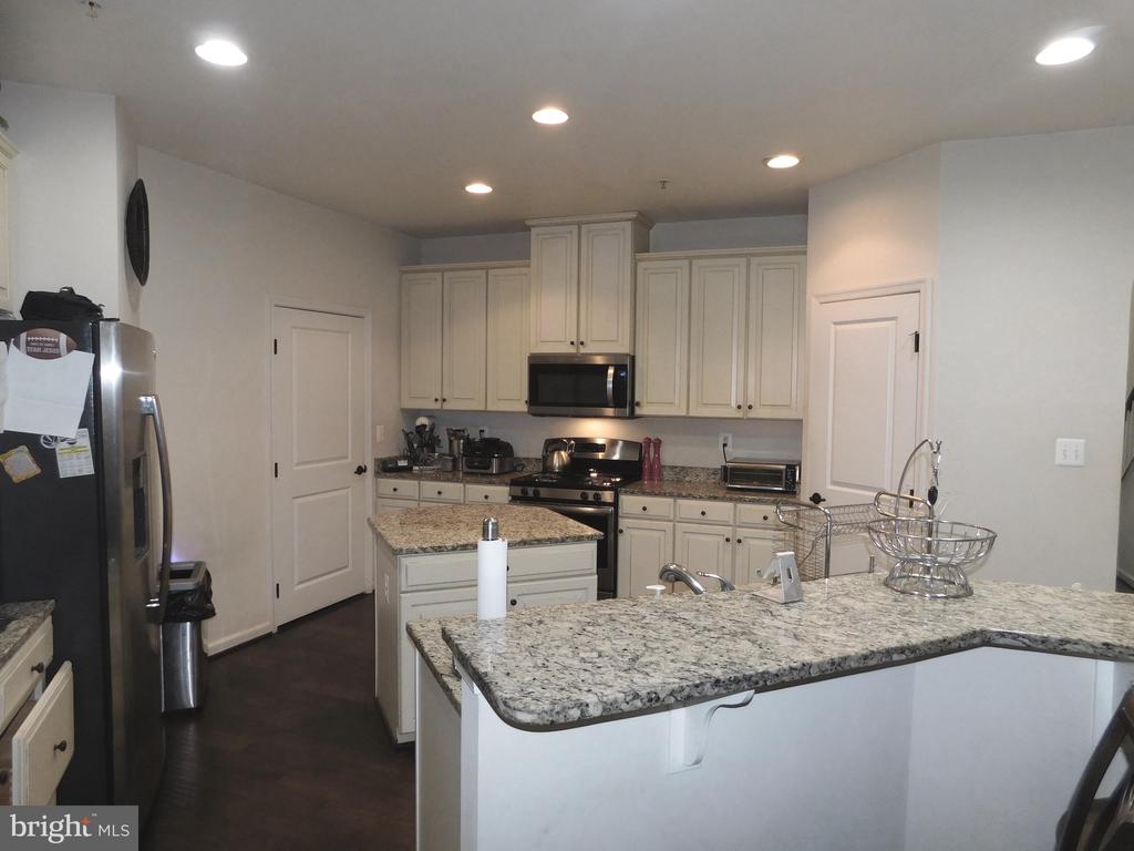 3215 SHADOW PARK LANE