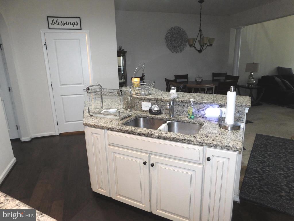 3215 SHADOW PARK LANE