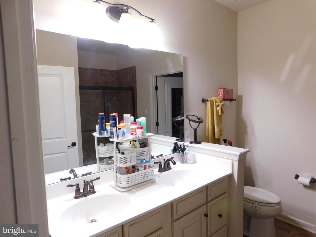 3215 SHADOW PARK LANE