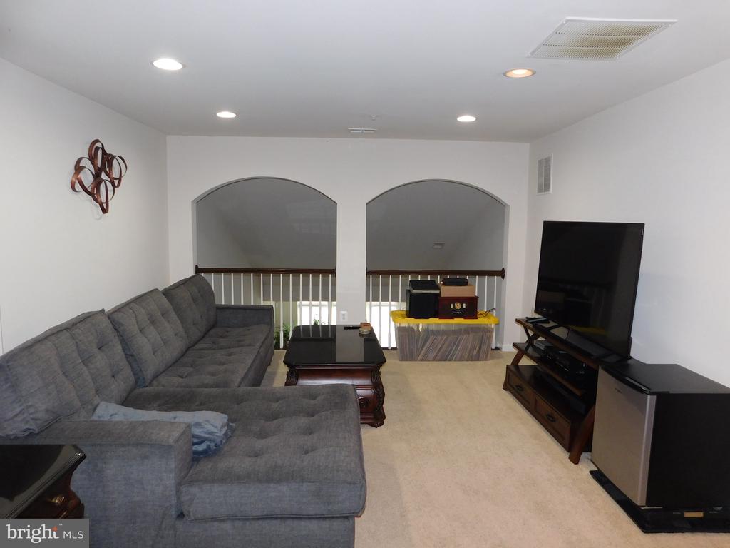 3215 SHADOW PARK LANE