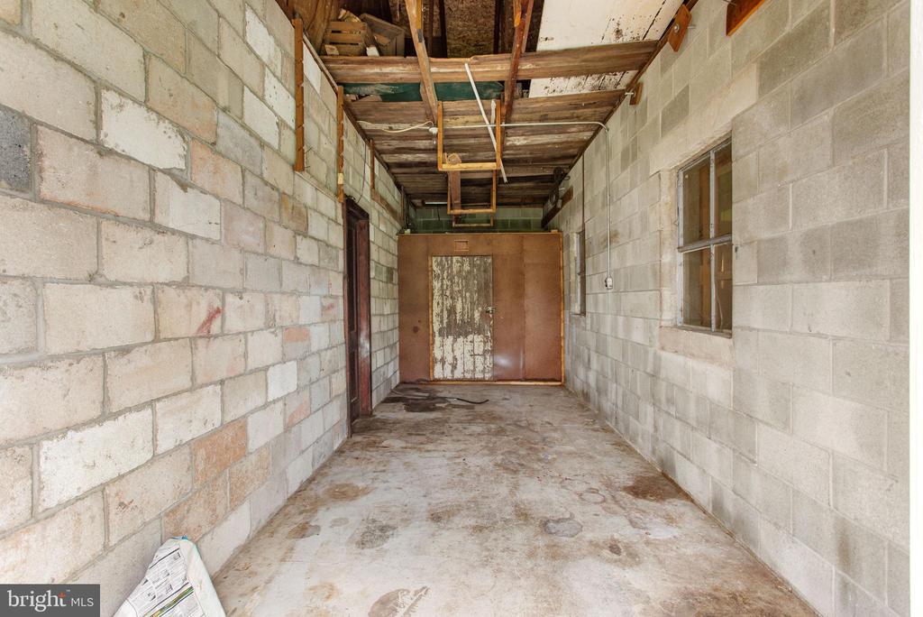 5115 HARNEY ROAD