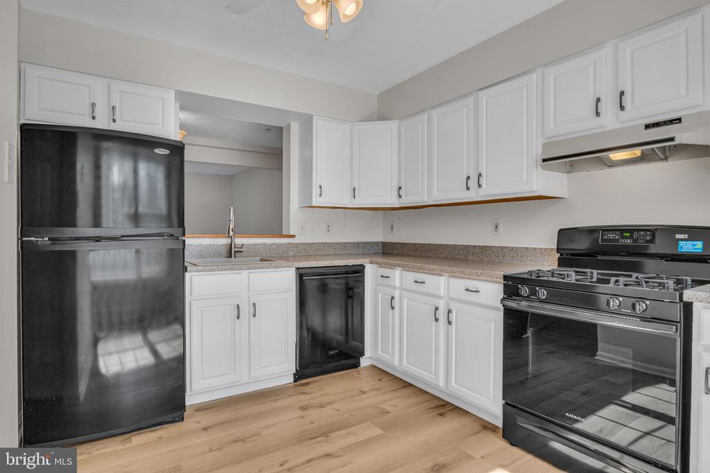 4660 MARKSMAN COURT