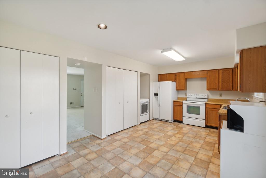 6909 ALEX COURT