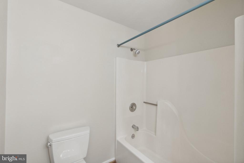 6909 ALEX COURT