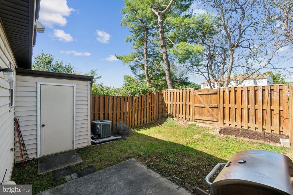 6909 ALEX COURT