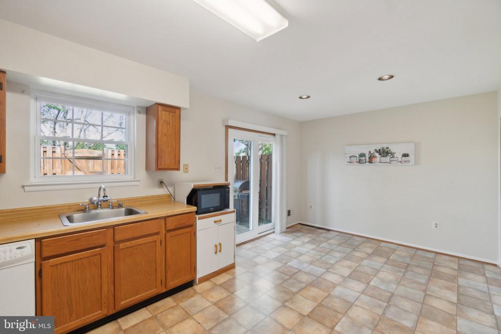 6909 ALEX COURT