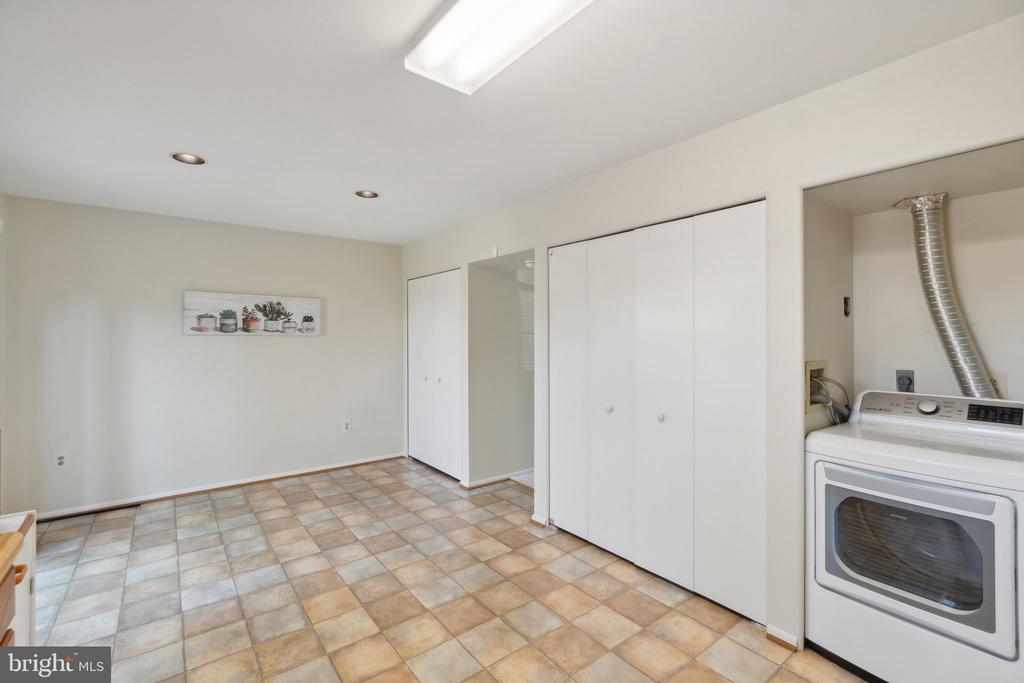 6909 ALEX COURT