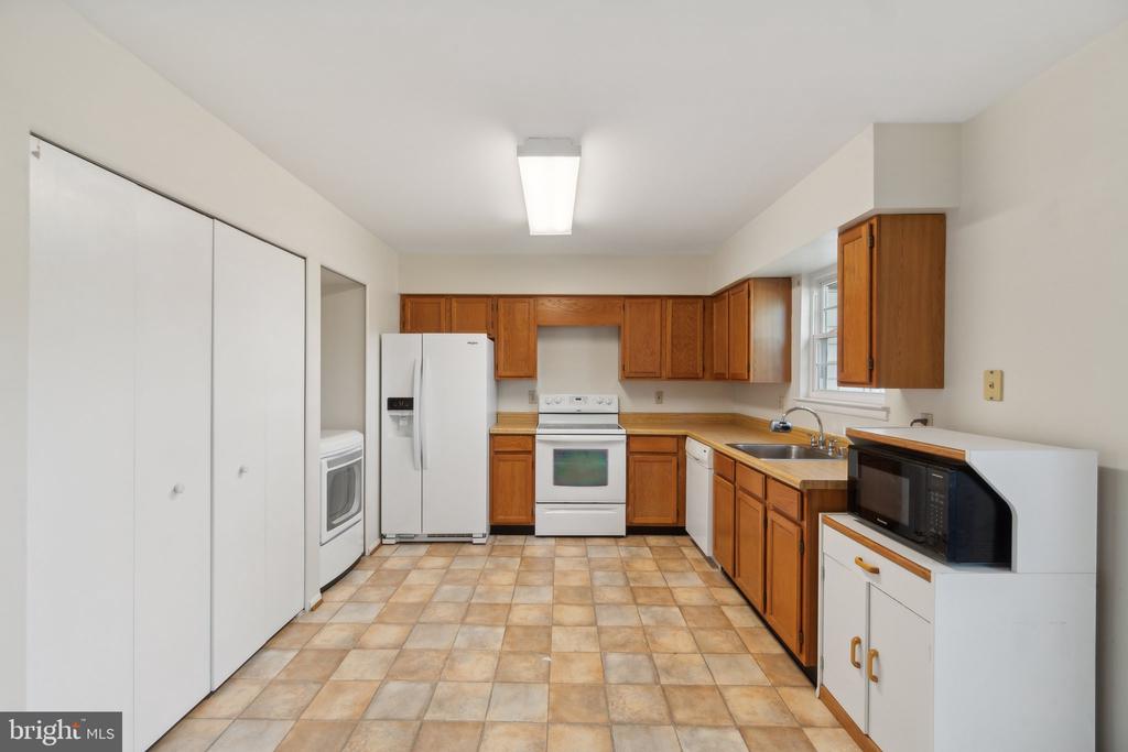 6909 ALEX COURT