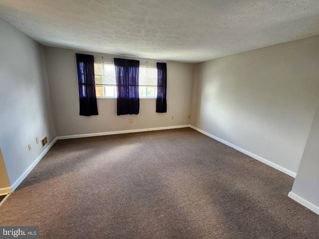 196 FAIRFIELD DRIVE