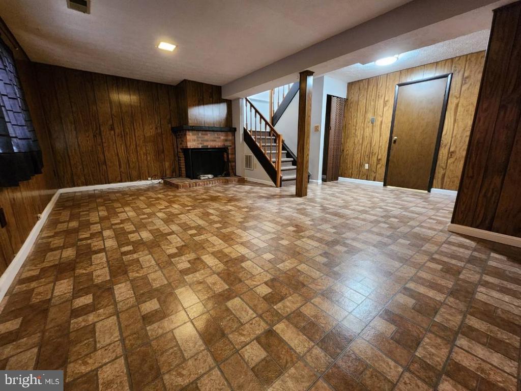 196 FAIRFIELD DRIVE