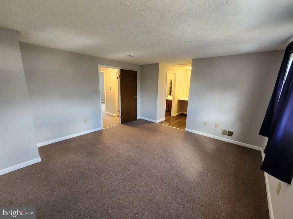 196 FAIRFIELD DRIVE