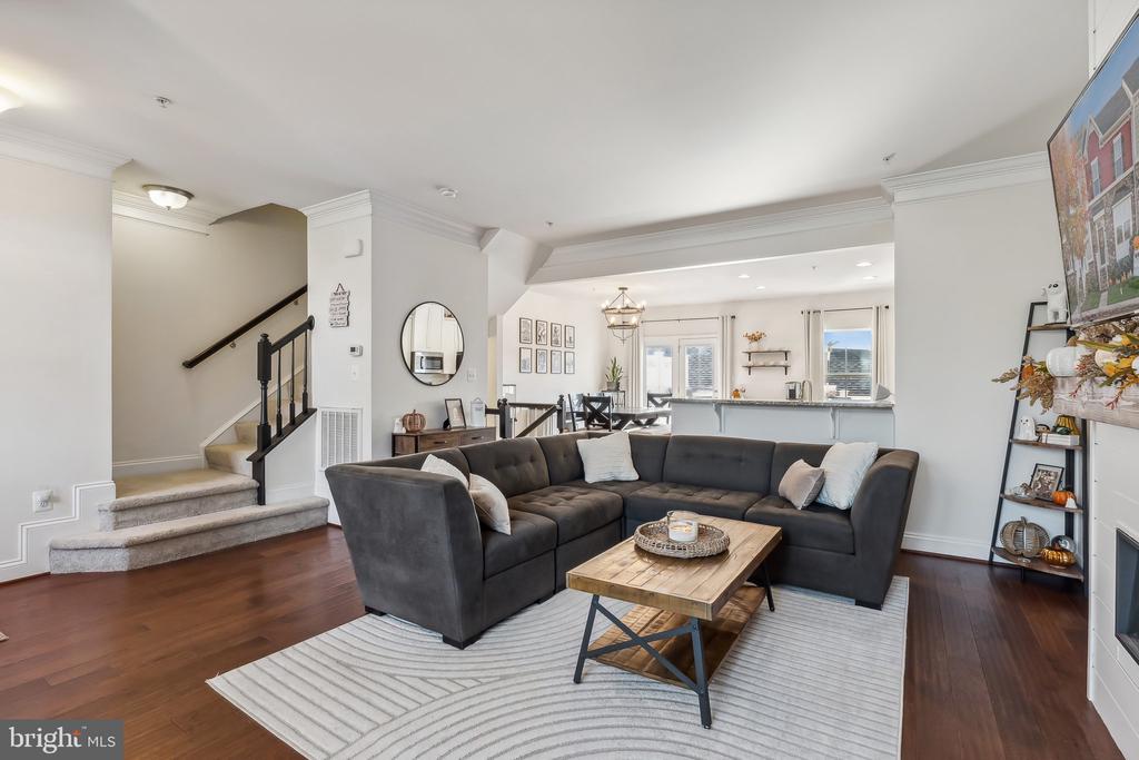 1212 SHENANDOAH SQUARE SOUTH
