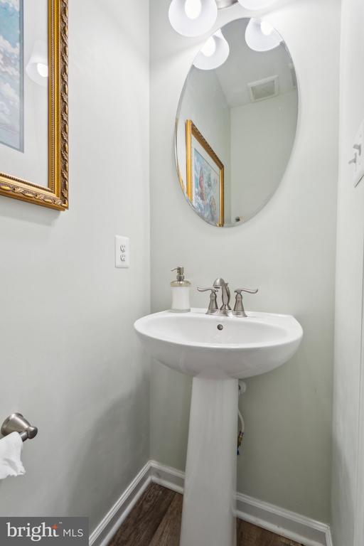 1214 SHENANDOAH SQUARE S