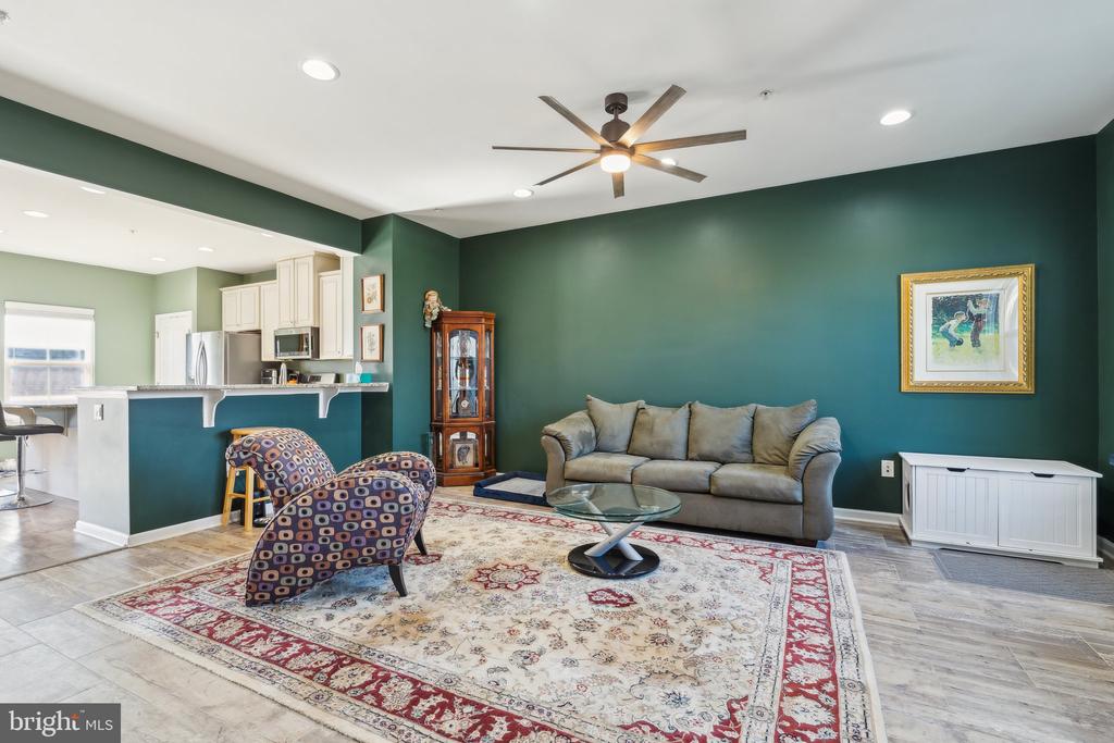 1214 SHENANDOAH SQUARE S