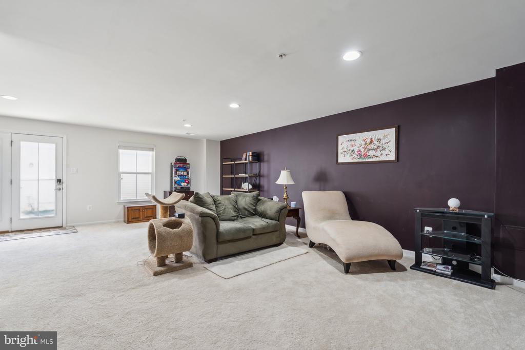 1214 SHENANDOAH SQUARE S
