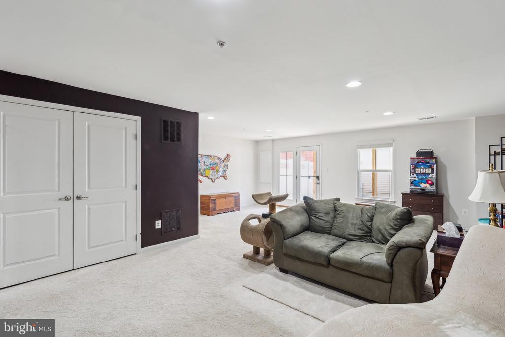 1214 SHENANDOAH SQUARE S