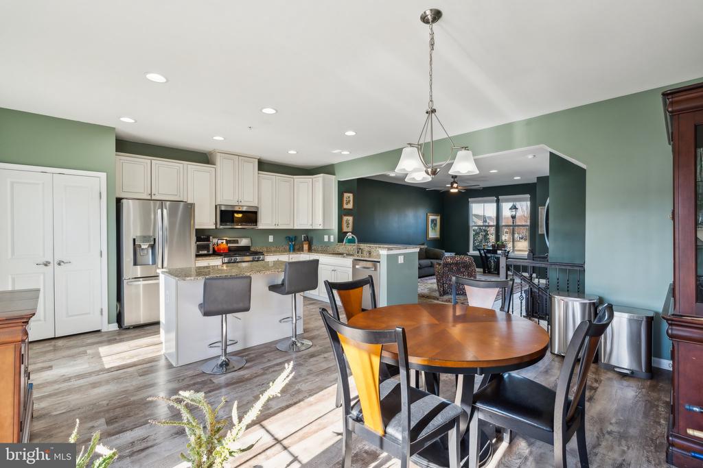1214 SHENANDOAH SQUARE S