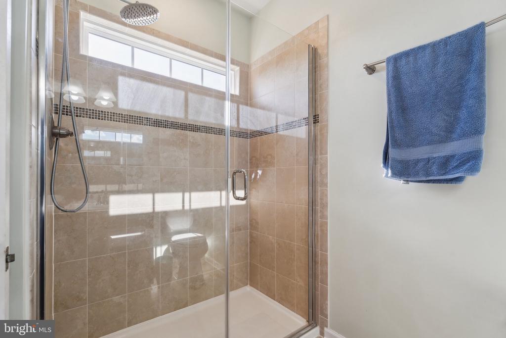 1214 SHENANDOAH SQUARE S