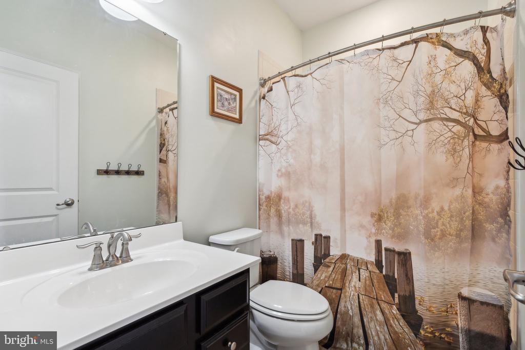 1214 SHENANDOAH SQUARE S