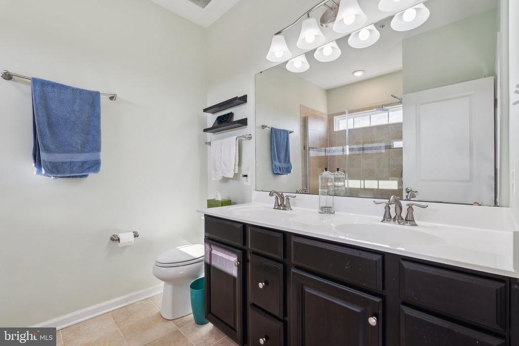 1214 SHENANDOAH SQUARE S